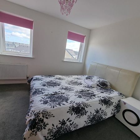 Kingsize Room Close To The A30 Camborne Pool Exterior photo